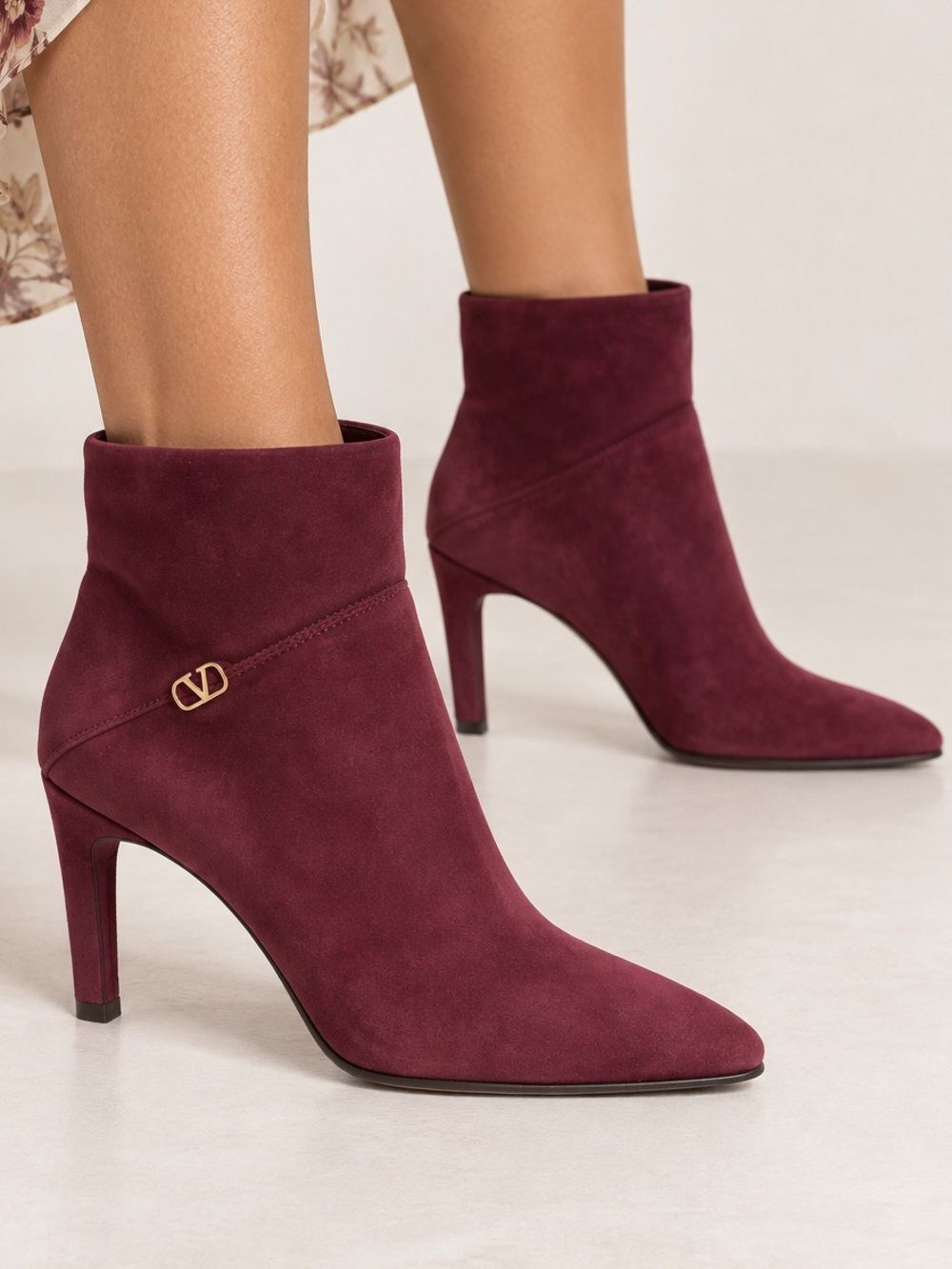 Authentic VALENTINO GARAVANI Suede Burgundy V Logo Ankle Boots Size EU37